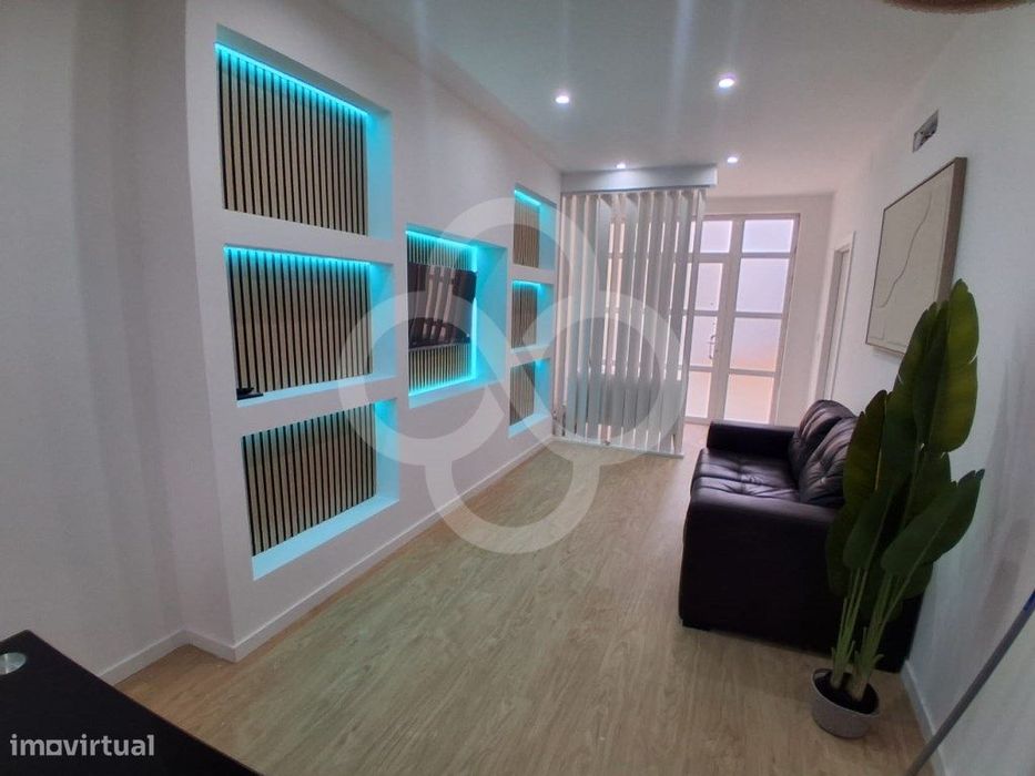 Atelier transformado em T2 com terraço na Agualva Cacém em Sintra