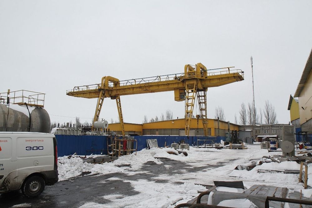 Завод на фасаді траси Запоріжжя – Дніпро [H–08].