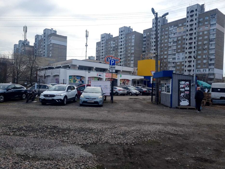 Оренда паркомісць Западинська, 13