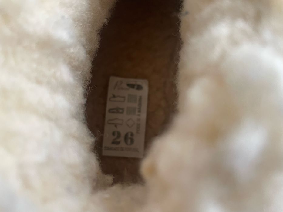 Pantufas de crianca em pele, quase novas