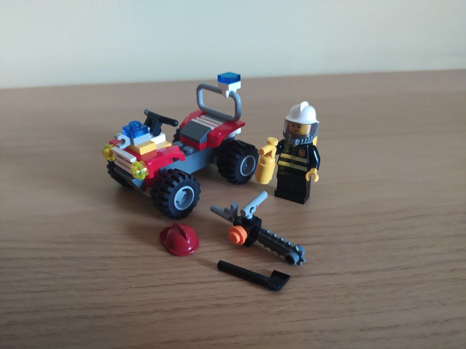 різні машинки Lego