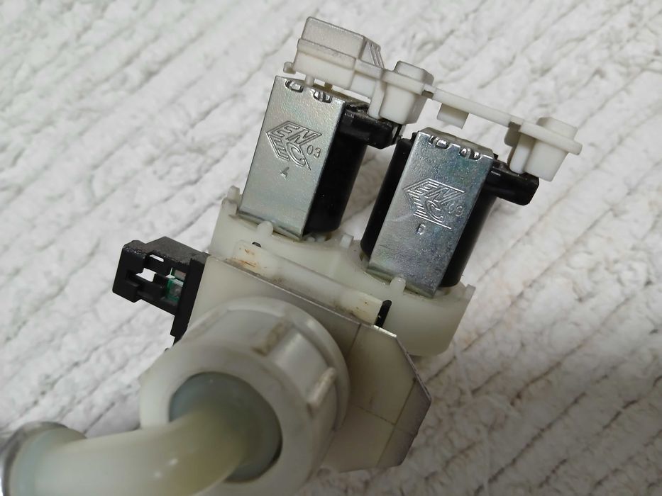 Válvula solenóide de 2 vias. Máquina de lavar Bosch, Siemens, Balay