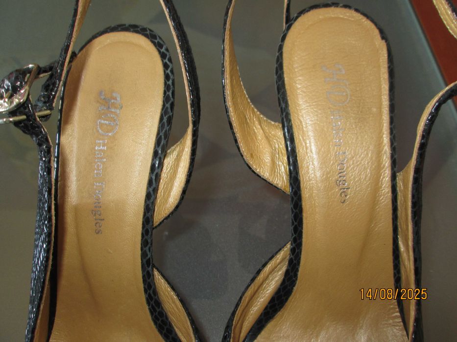 vendo sapatos de senhora em pele cobra