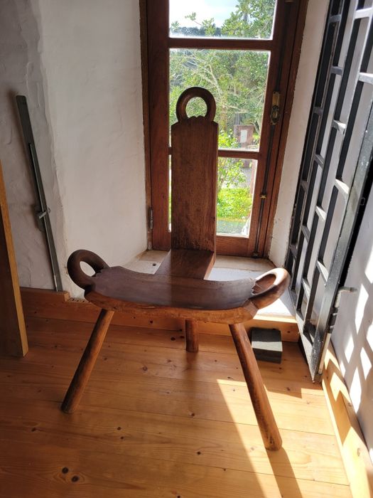 Cadeira de parto antiga / Gebärstuhl histórico – séc. XVIII/XIX