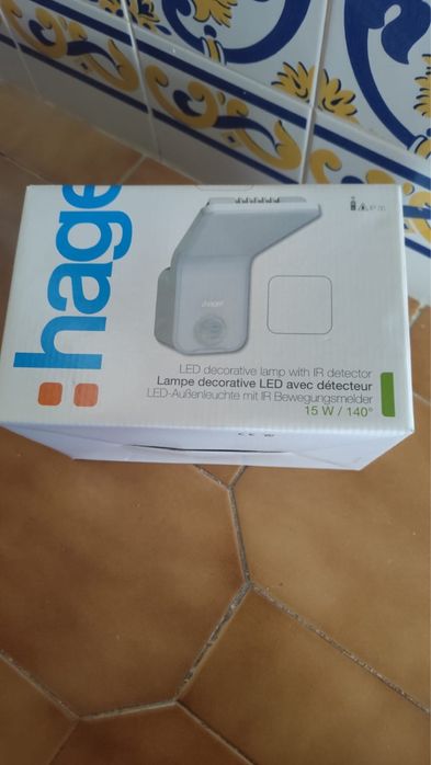 Pronector LED com deteccao de movimento  140°