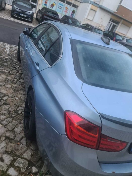 BMW 320i F30 (2012) | Look Desportivo | Ler Descrição (Avaria)