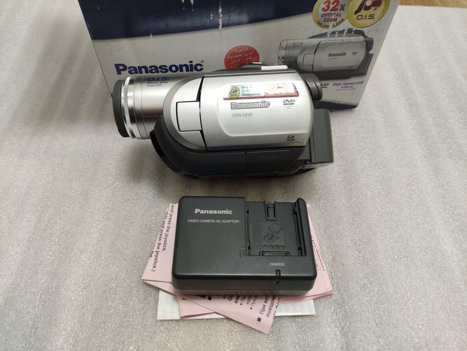 Видеокамера PANASONIC VDR-D220 рабочая