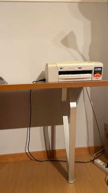 Secretária de quarto jovem