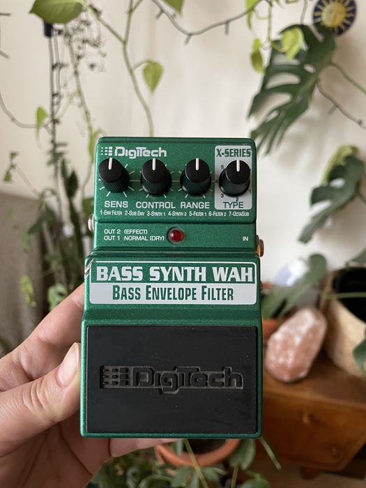 Efekt do gitary basowej Bass Synth wah Digitech