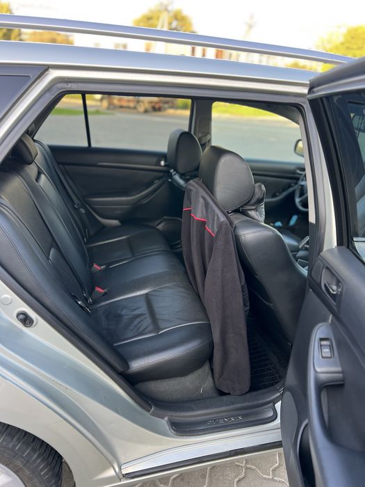 Toyota Avensis T25 2004