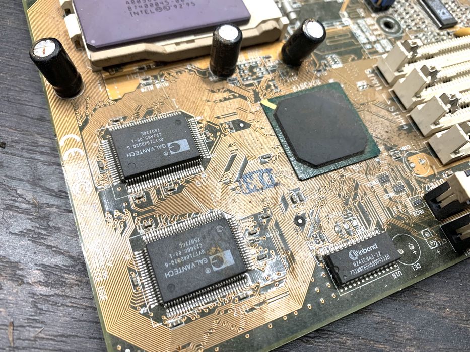 Ретро геймінг плата раритет Pentium MMX Socket 7 ASUS TX97E AT ATX