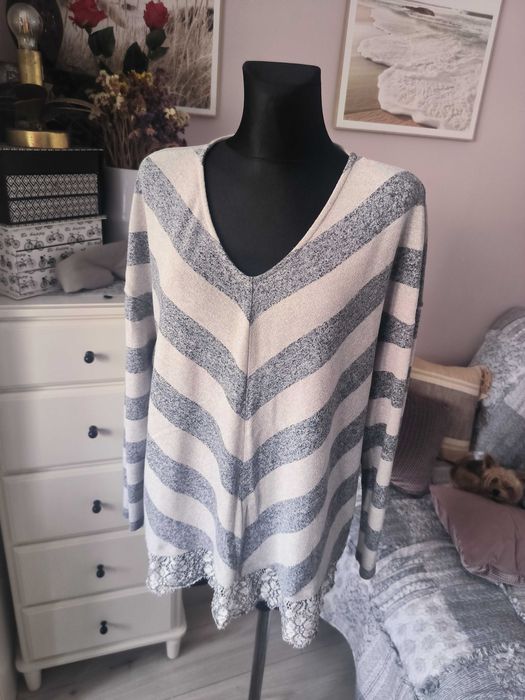 Sweter w paski w literę V, sweter z ażurową koronką, r. 46-48