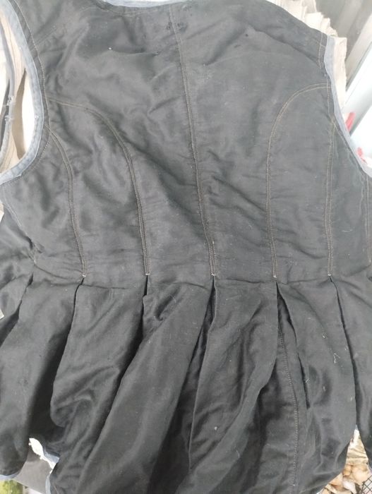 Корсетка стародавня в гарному стані