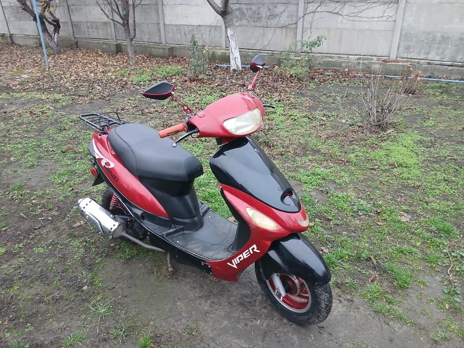 Продам скутер и запчасти.