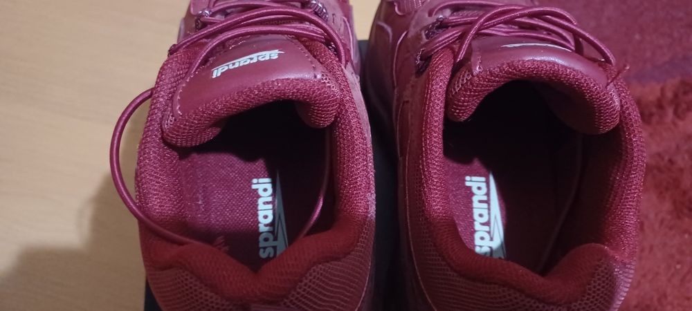 Кросівки дитячі відомої фірми