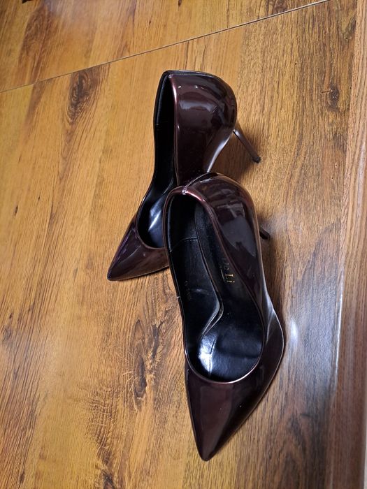 Жіночі  лабутени