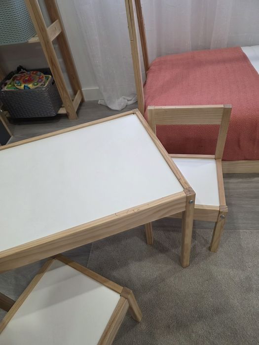 Mesa Crianca e Cadeiras