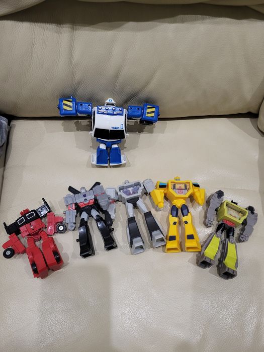 іграшки-трансформери у вигляді цифр, робот,мегатрон,трансформери.