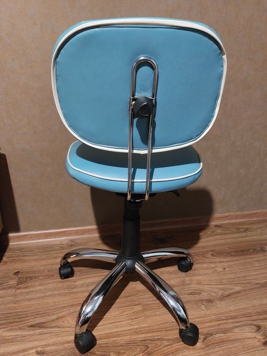 Дитяче комп'ютерне крісло