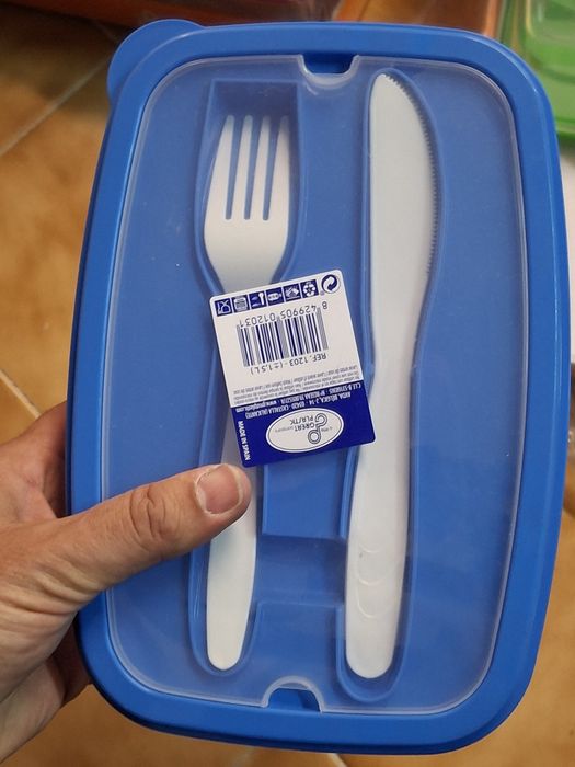 Marmitas plástica com talheres