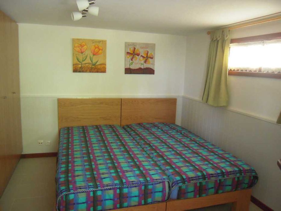 Camas de solteiro em madeira