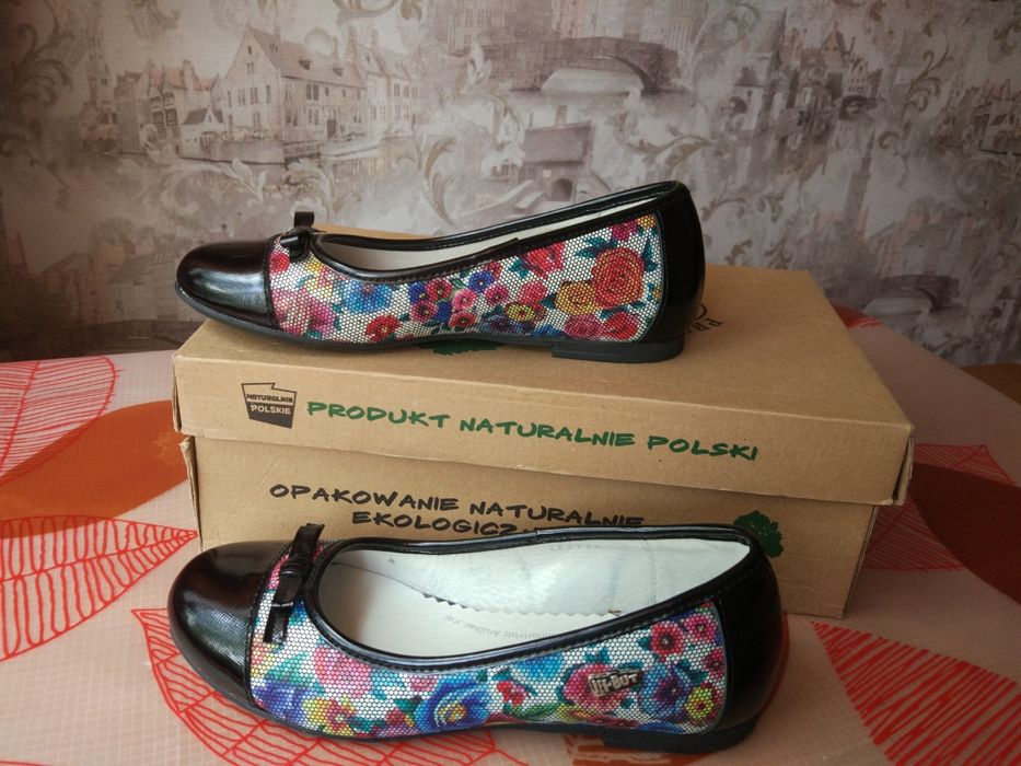 Продам нові шкіряні туфлі для дівчинки