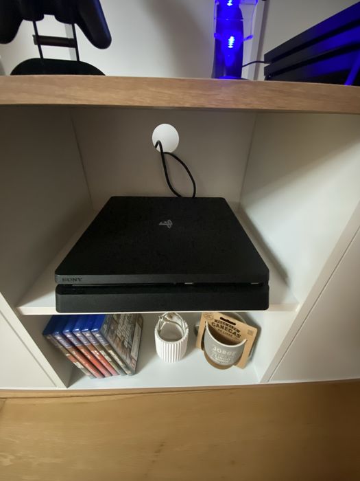 PS4 slim 1tb  com 1 controle e jogo