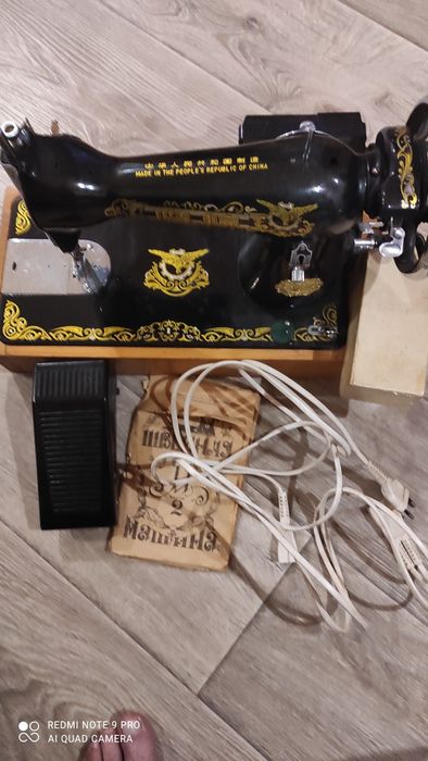 Продам швейну машинку