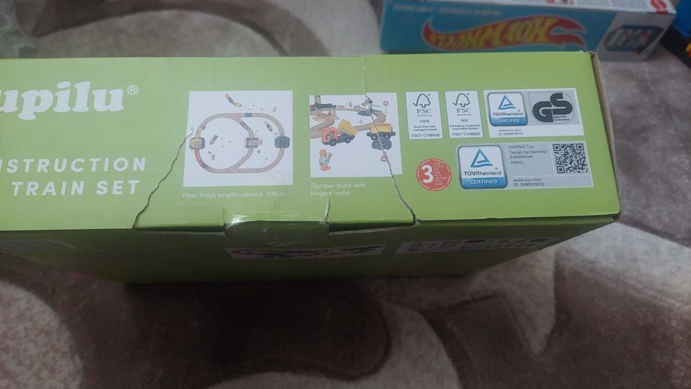Дитяча дерев'яна залізниця, потяг.Іграшка-будівництво.