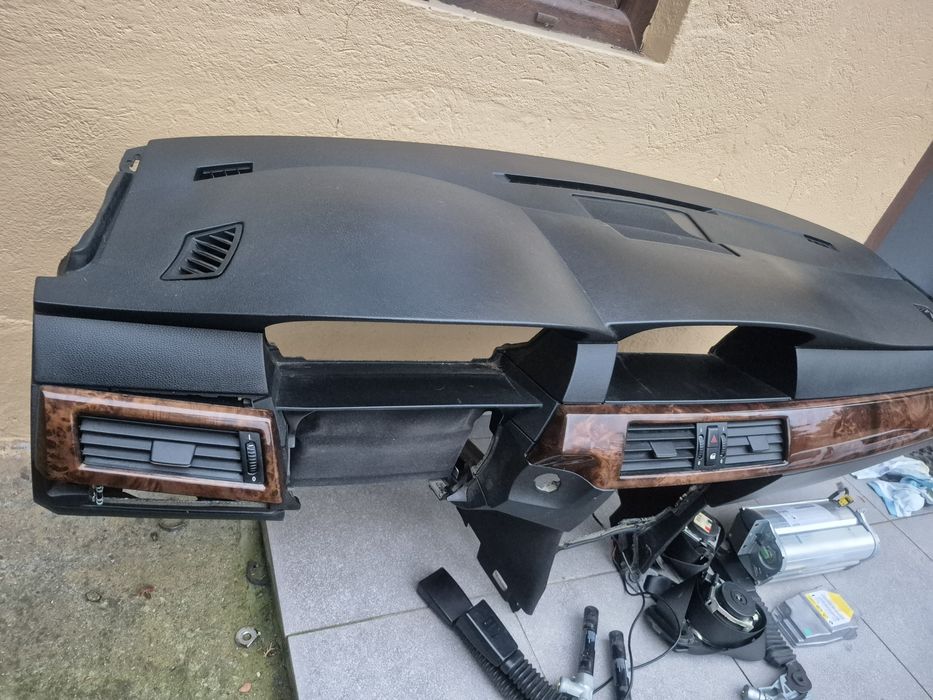 DESKA Konsola AIRBAG Napinacze BMW E60 E61