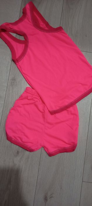 Дуже яскравий неоновий літній костюм для дівчинки 122 р