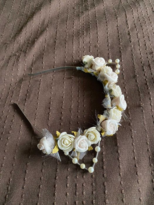 Вінок з троянд з вушками ручної роботи