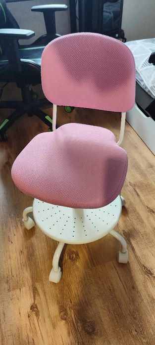Fotel do biurka dla dziewczynki