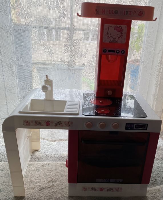 Cozinha Smoby Hello Kity com sons e luz