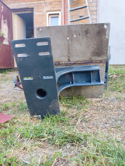 Кріплення для сидіння автомобільне.тяжке на 20 кілограм.