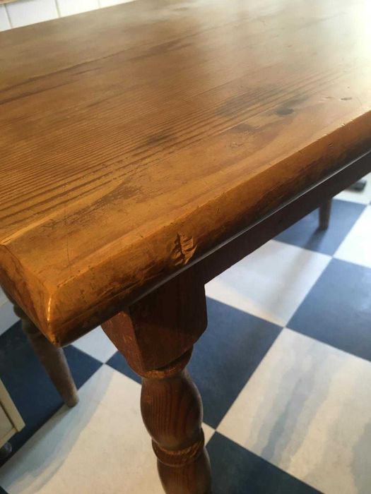 mesa de refeições de madeira maciça