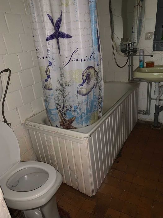 Продаю   пів будинку,  потребує ремонту  (район Вокзал)