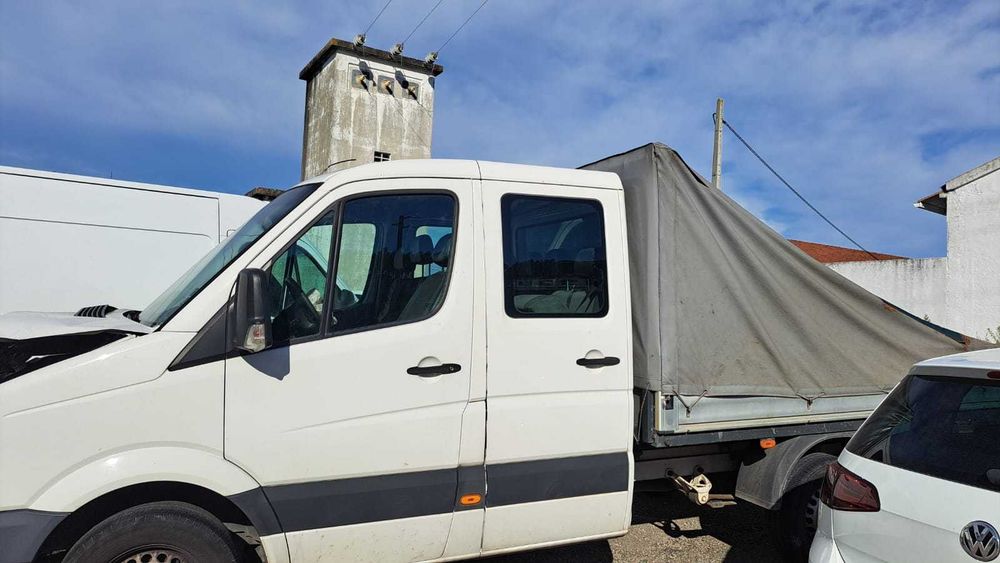 Carrinha acidentada Volkswagen Caixa aberta  7 lugares
