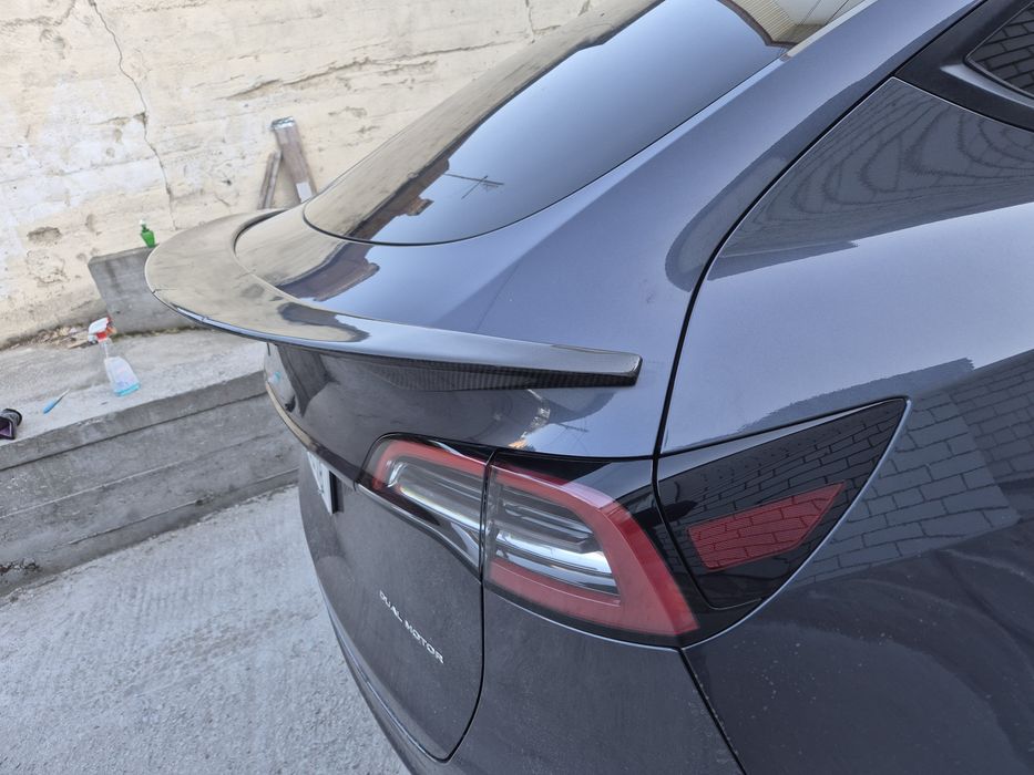 Спойлер Tesla Y карбон