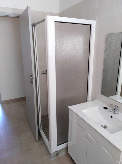 Apartamento de Rés de chão T2 para arrendamento 82mt área bruta renovado