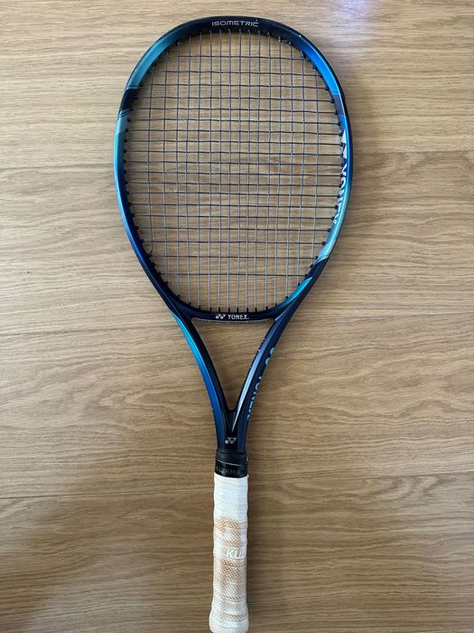 Yonex EZONE 305