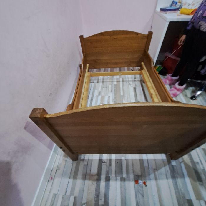 Łóżko ikea rosnę razem z dzieckiem z stelażem