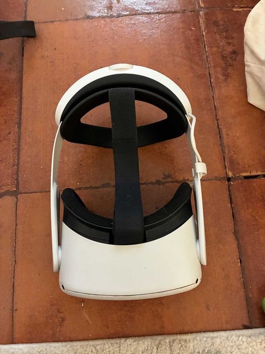 Meta Oculus Quest 2 256GB + Elite Strap com Bateria + Estojo