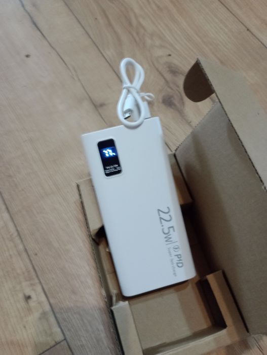 POWERBANK 30000mAh/22.5w- Fast Charge/ Czarny/Biały+kabel USB-C, 30cm