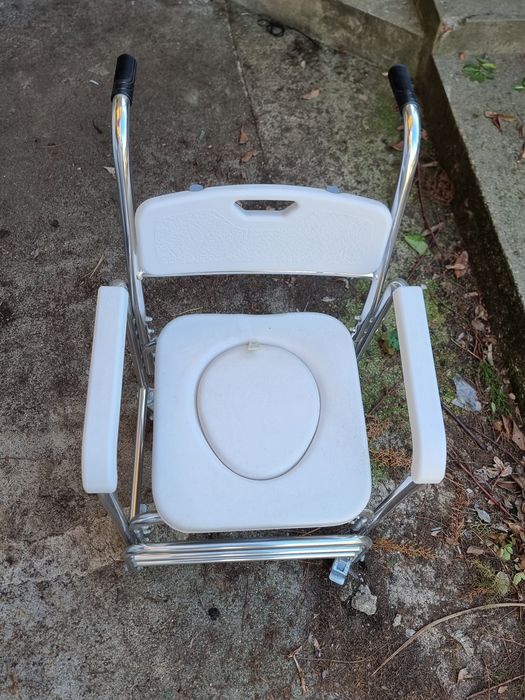 Cadeira sanitária