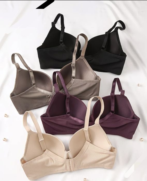 Biustonosz 4 szt  r. 100 D nowe