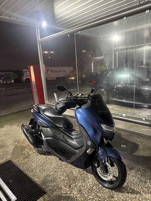 Moto nmax 2023 azul usada