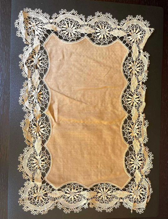 2 naperons em linho e renda feita à ão