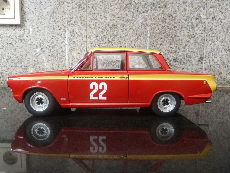 1:18 AutoArt, Lotus Cortina MK I, Winner 1964 Budapest, Minichamps