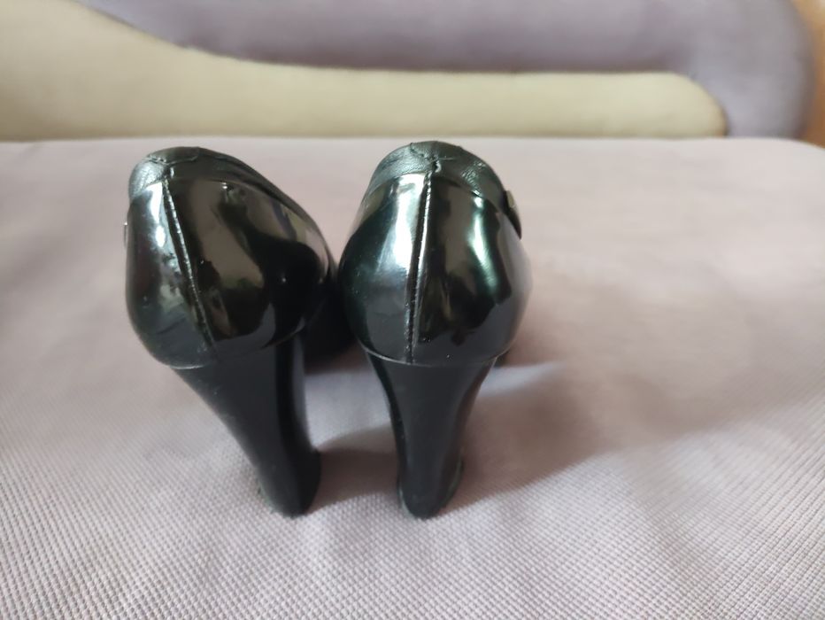 Жіночі класичні туфлі